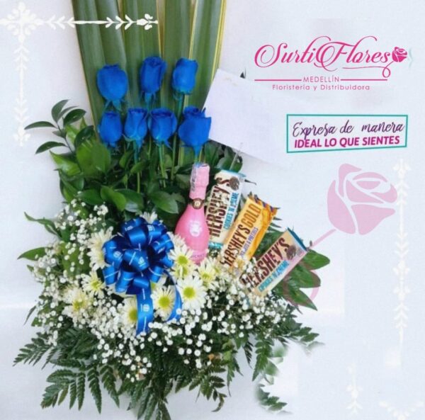 Arreglo floral rosas azules