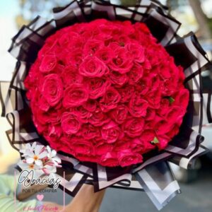 arreglo buchon de 250 rosas rojas