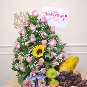 Desayuno sorpresa frutal con rosas