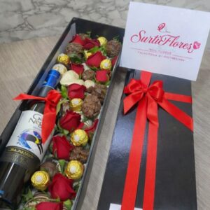 Hermosa caja de chocolate con fresas, incluye vino y hermosa caja decorada