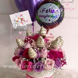 Caja de fresas con chocolate y rosas +globos