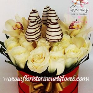 Caja de rosas con fresas con chocolate