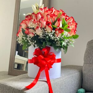 Caja de rosas blush exótica