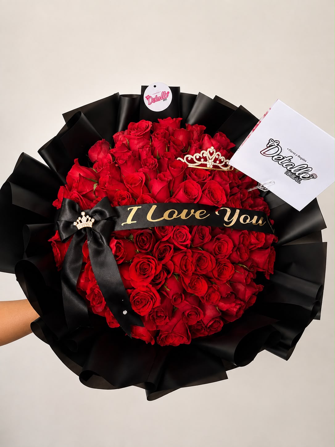 RAMO BUCHON DE 100 ROSAS ROJAS